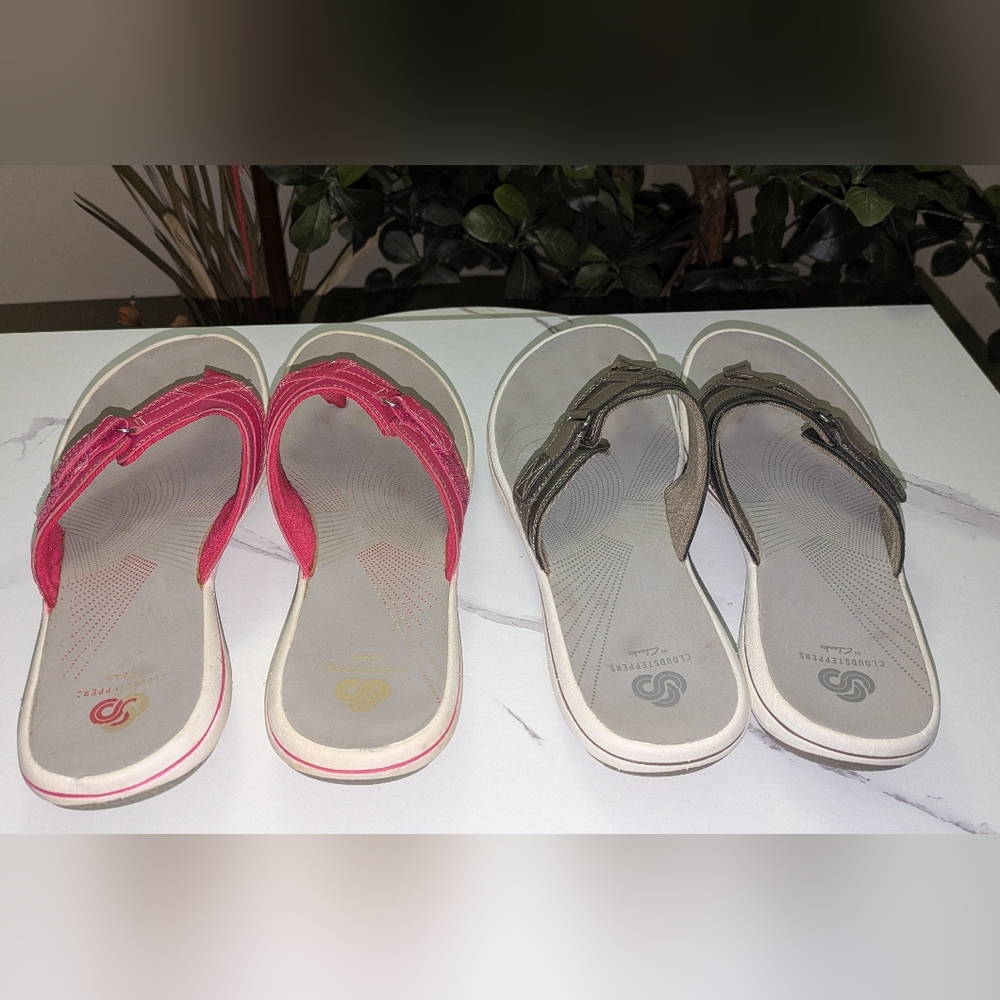 💥SOLD💥2 Pair Clarks Slip On Sandals - Picture 4 of 11